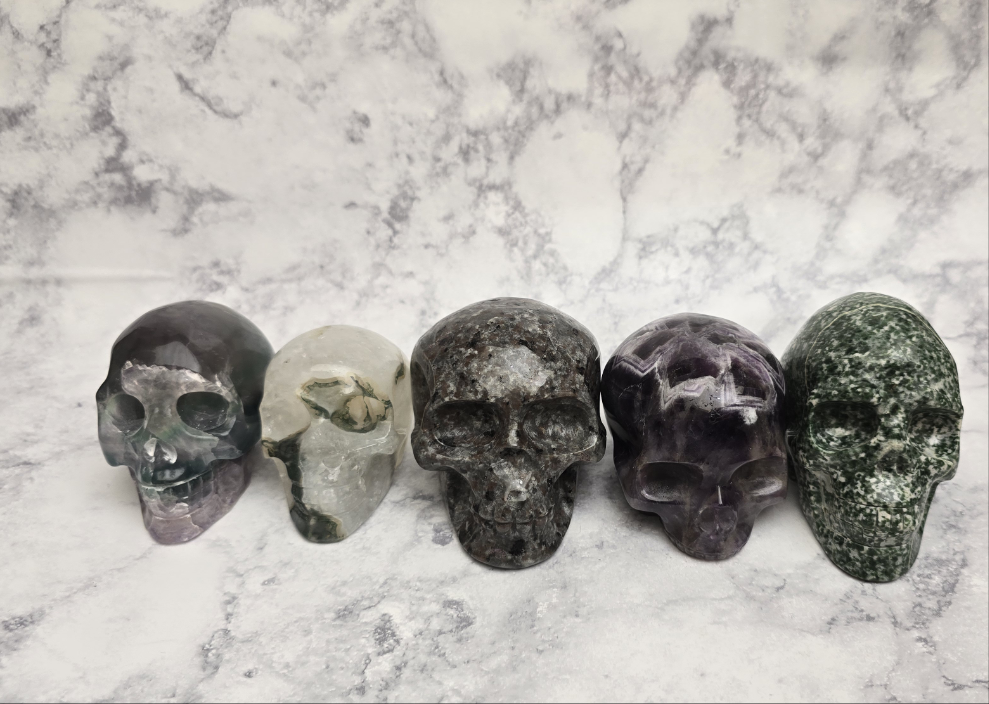 Carved Skull Head Set