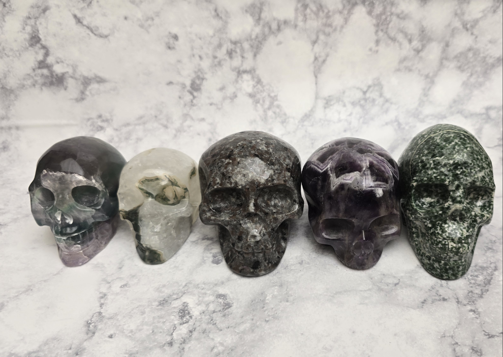 Carved Skull Head Set